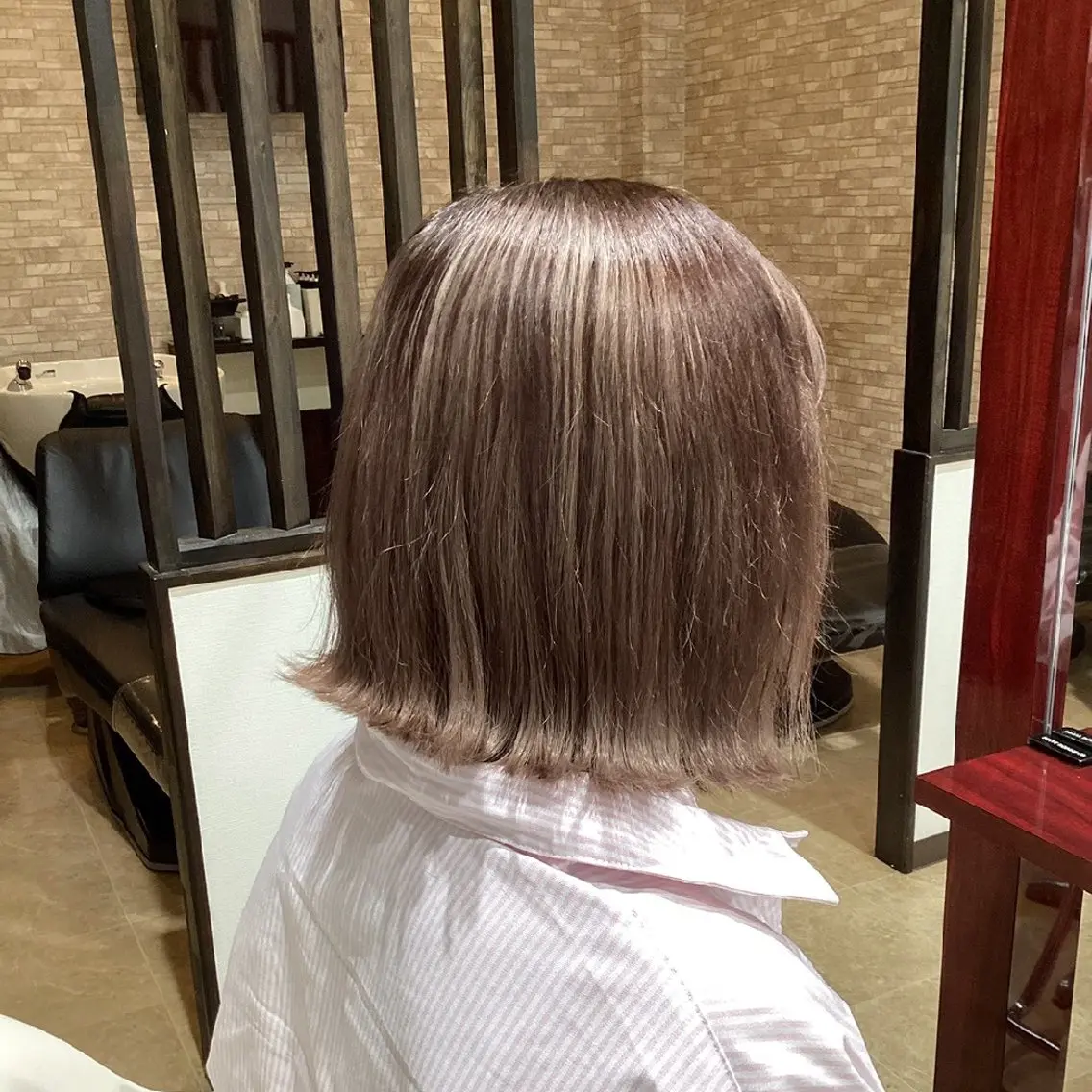 ミディアム ボブ 外ハネヘア ヘアカラー 渕 七海のヘアスタイル