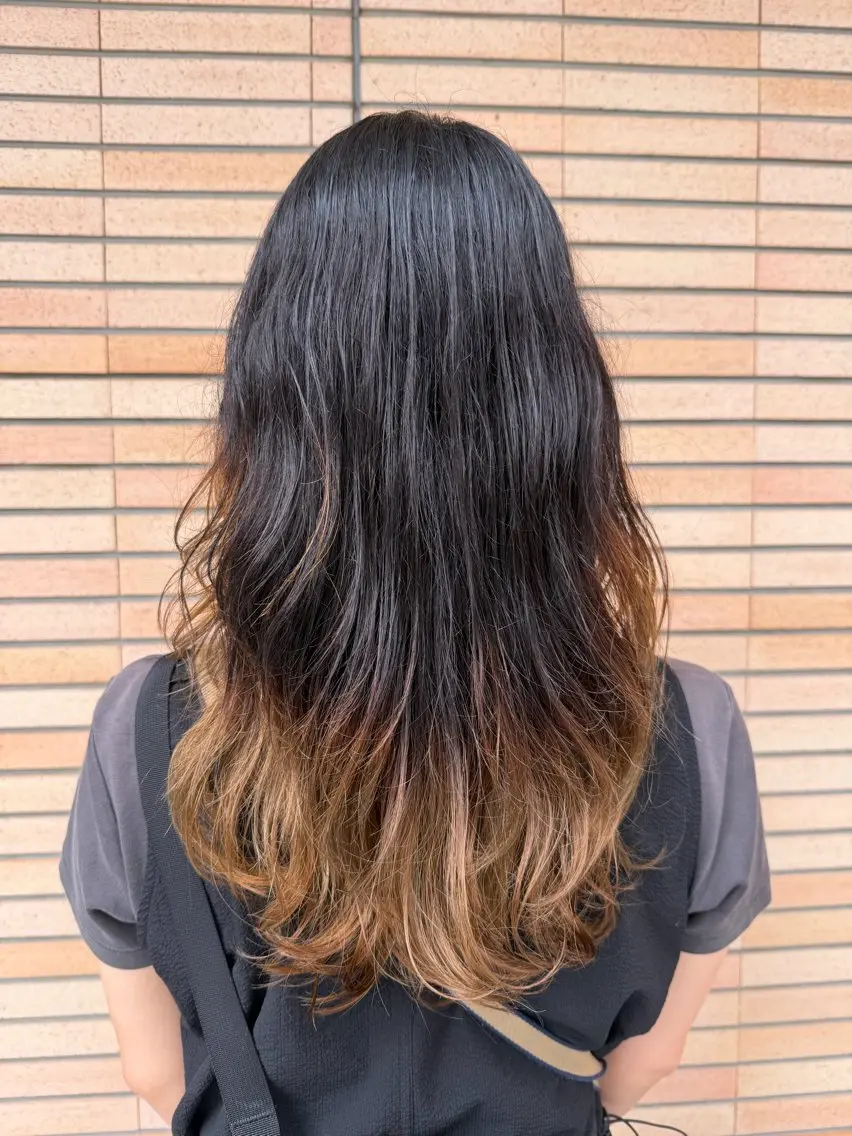 ロング カラー ブリーチ ヘアカラー トリートメント 丹 由佳のヘアスタイル