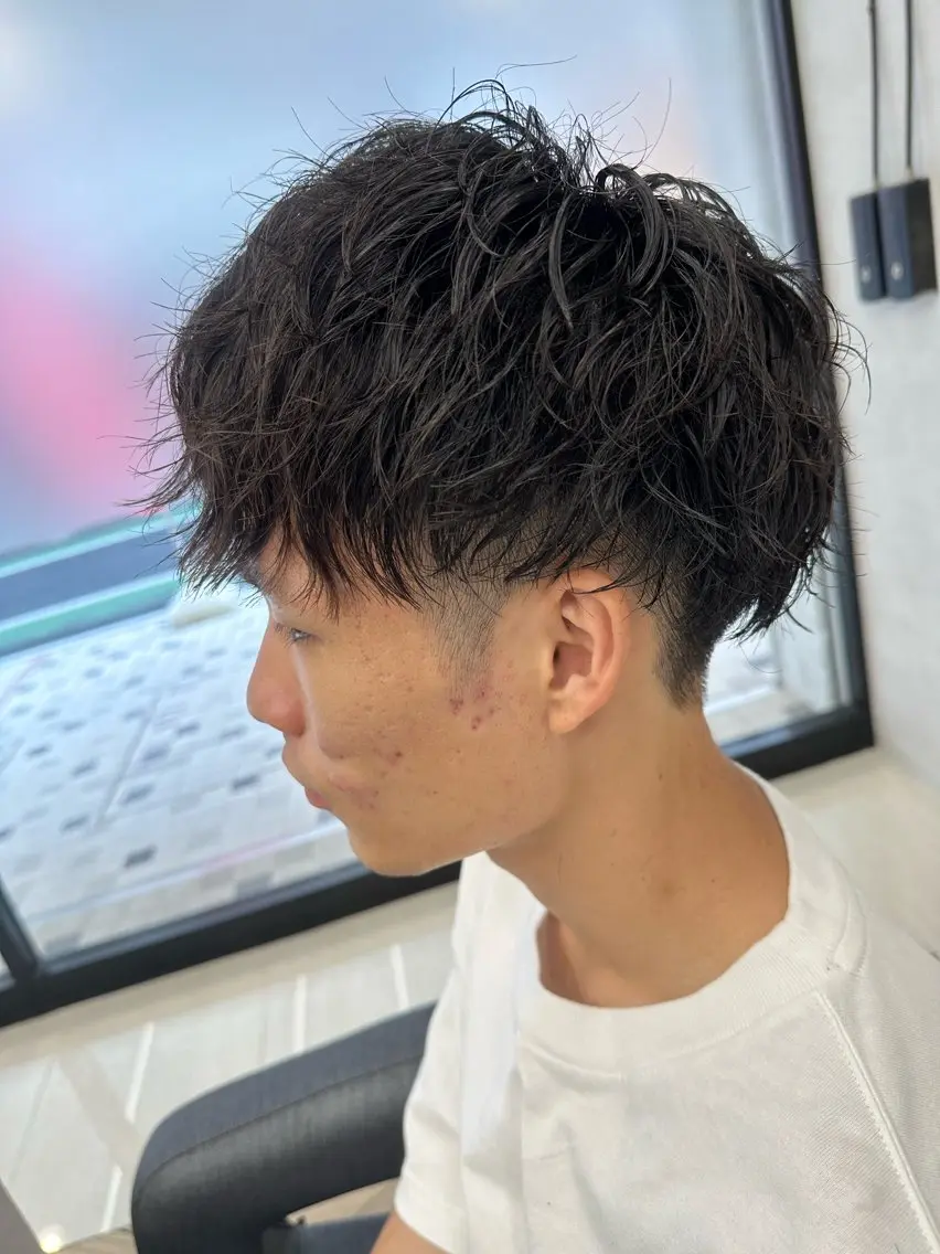 ショート パーマ メンズ メンズパーマ ツイストスパイラルパーマ 波巻きパーマ スパイラルパーマ 💈メンズ特化 美容師サキ💈のヘアスタイル