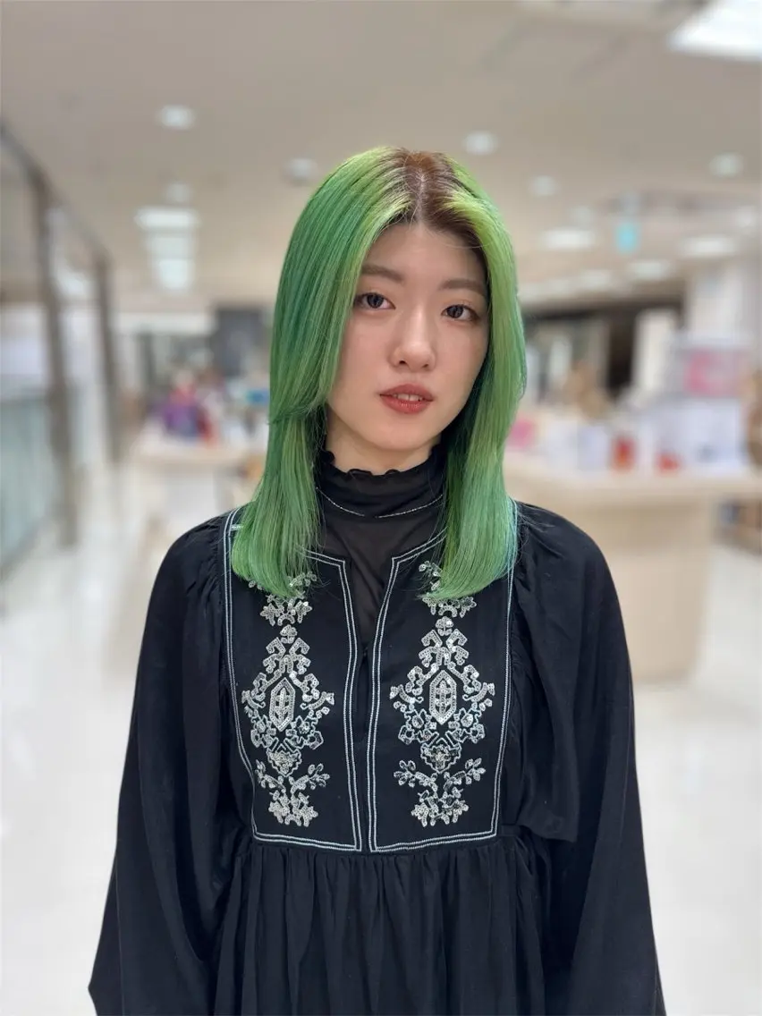 セミロング カラー ヘアアレンジ 🍒KIKUCHI KANAE🍒のヘアスタイル