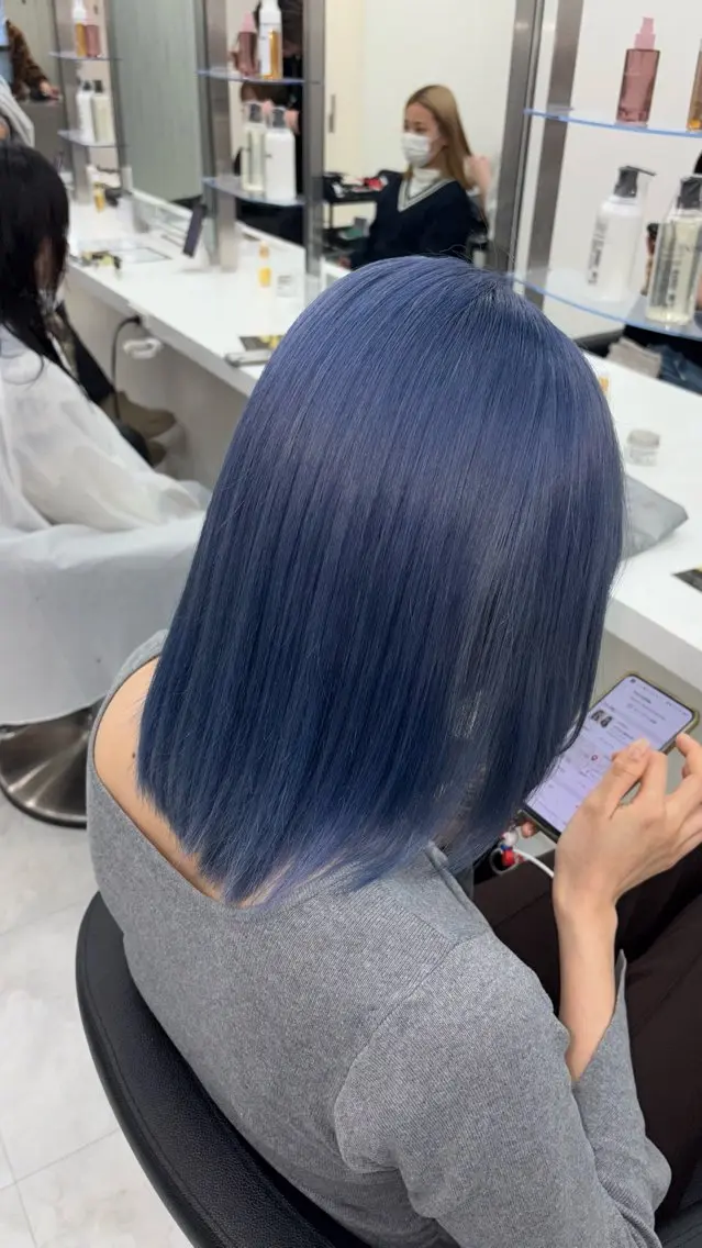 セミロング カラー 🖤ハイトーン× レイヤー🖤SARAのヘアスタイル