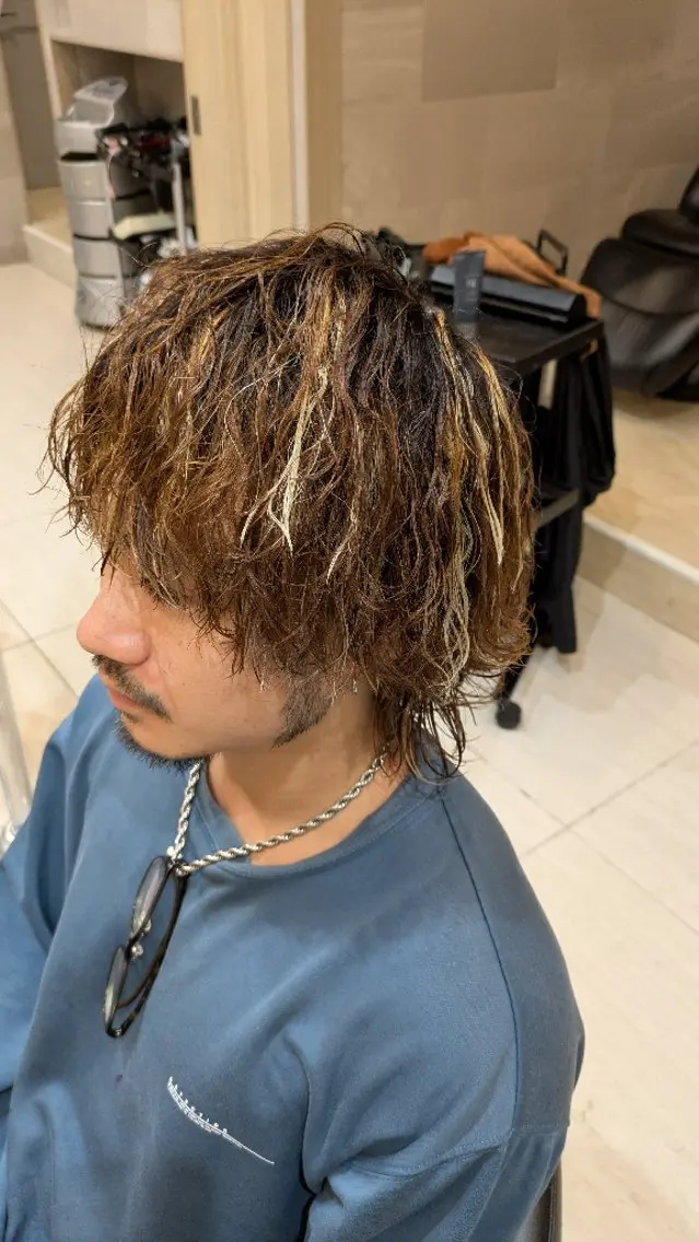 カラー ハイライトカラー 富岡輝/横浜天王町 ブリーチのヘアスタイル
