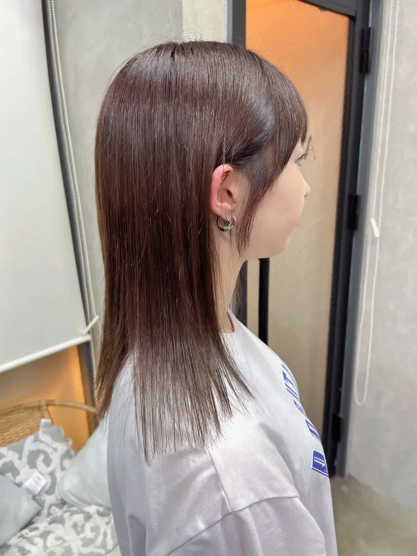 セミロング カラー ブラウンカラー チョコレートブラウン ヘアカラー YUI ハイトーンカラーのヘアスタイル