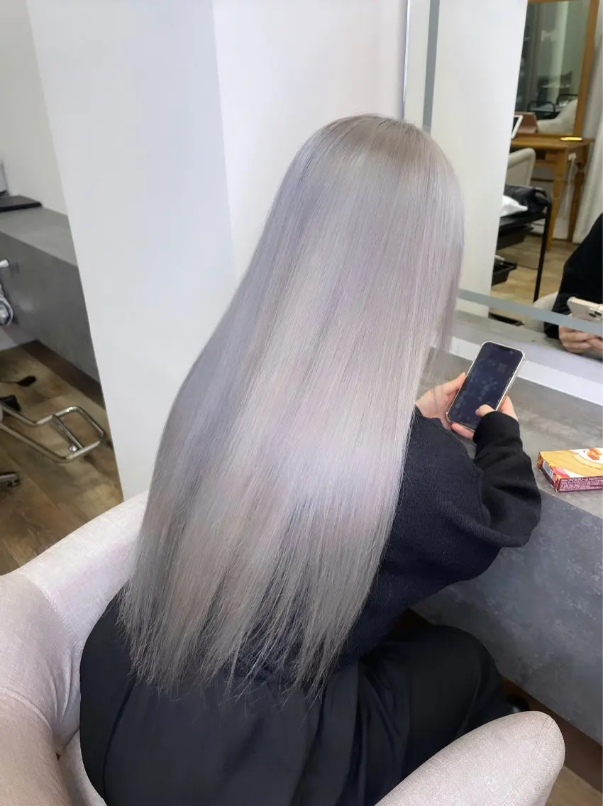 ロング カラー ブリーチ ヘアカラー トリートメント Ayame / ハイトーンカラーのヘアスタイル
