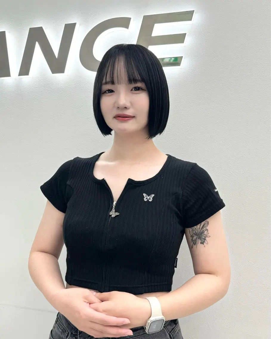 ショート カラー ヘアアレンジ カット ヘアカラー トリートメント ヘッドスパ ヘアセット 縮毛矯正🤍 ボブ/ HIKARIのヘアスタイル