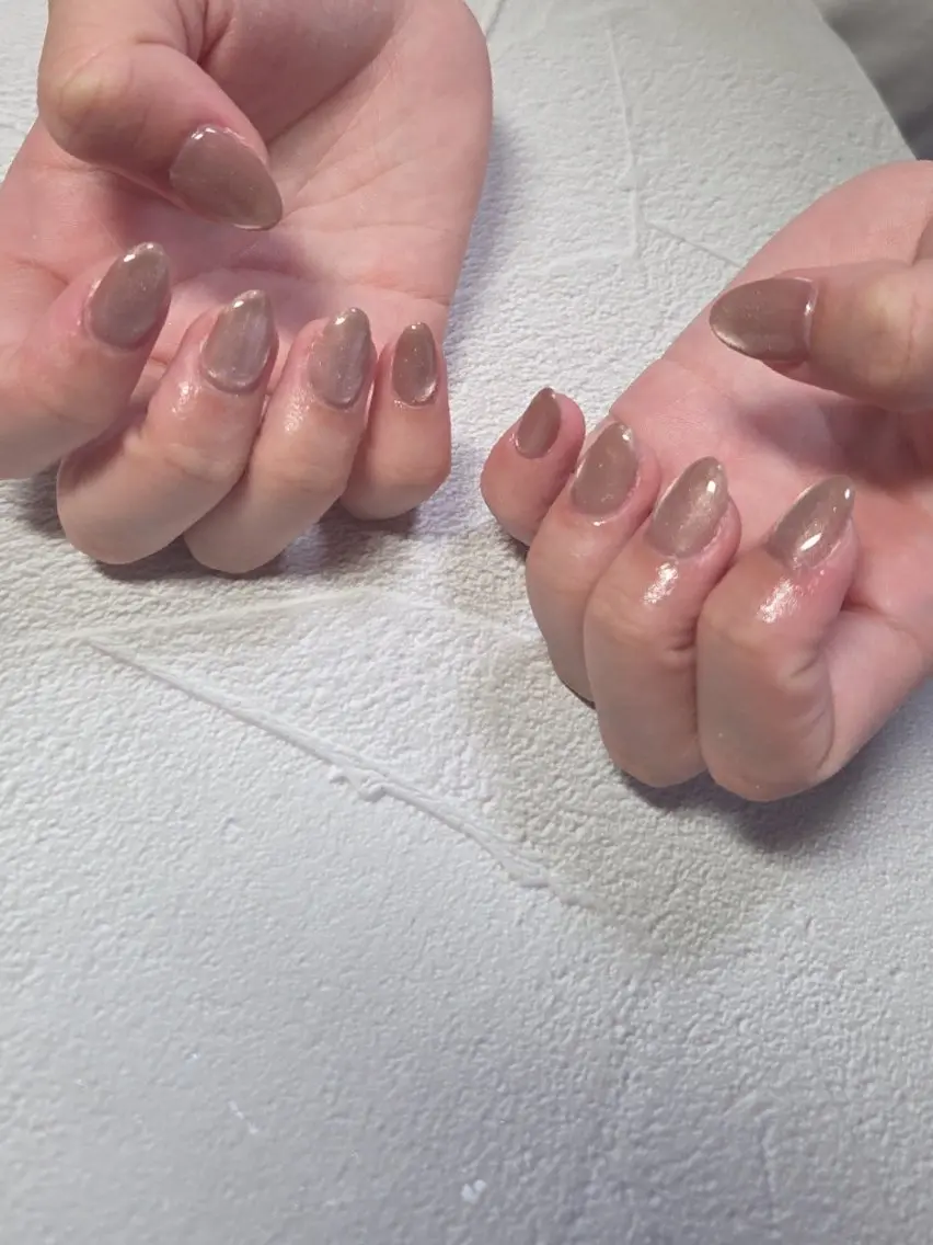 ネイル マグネットネイル ニュアンスネイル オフィスネイル 赤色 ハンドネイル flure de neige yukiのネイルデザイン