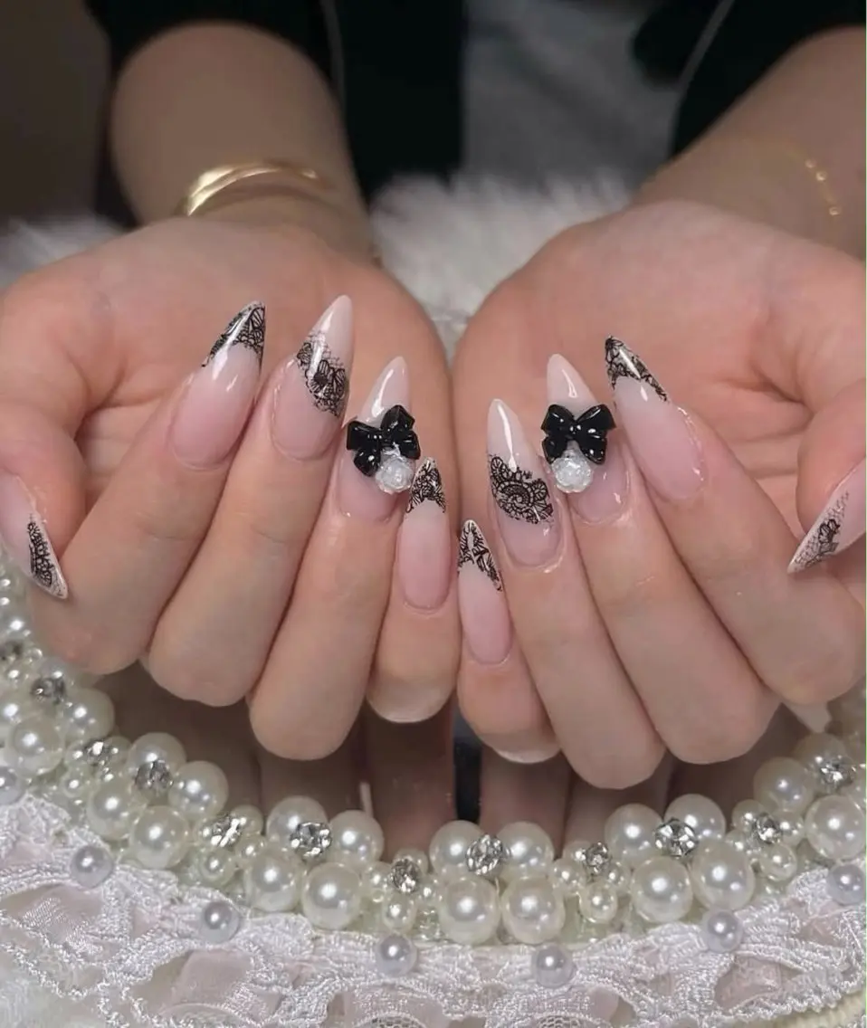 ネイル アートネイル ボルドー フレンチネイル ジェルネイル 氷ネイル・うるうるネイル ハンドネイル Julie Nail Rinのネイルデザイン