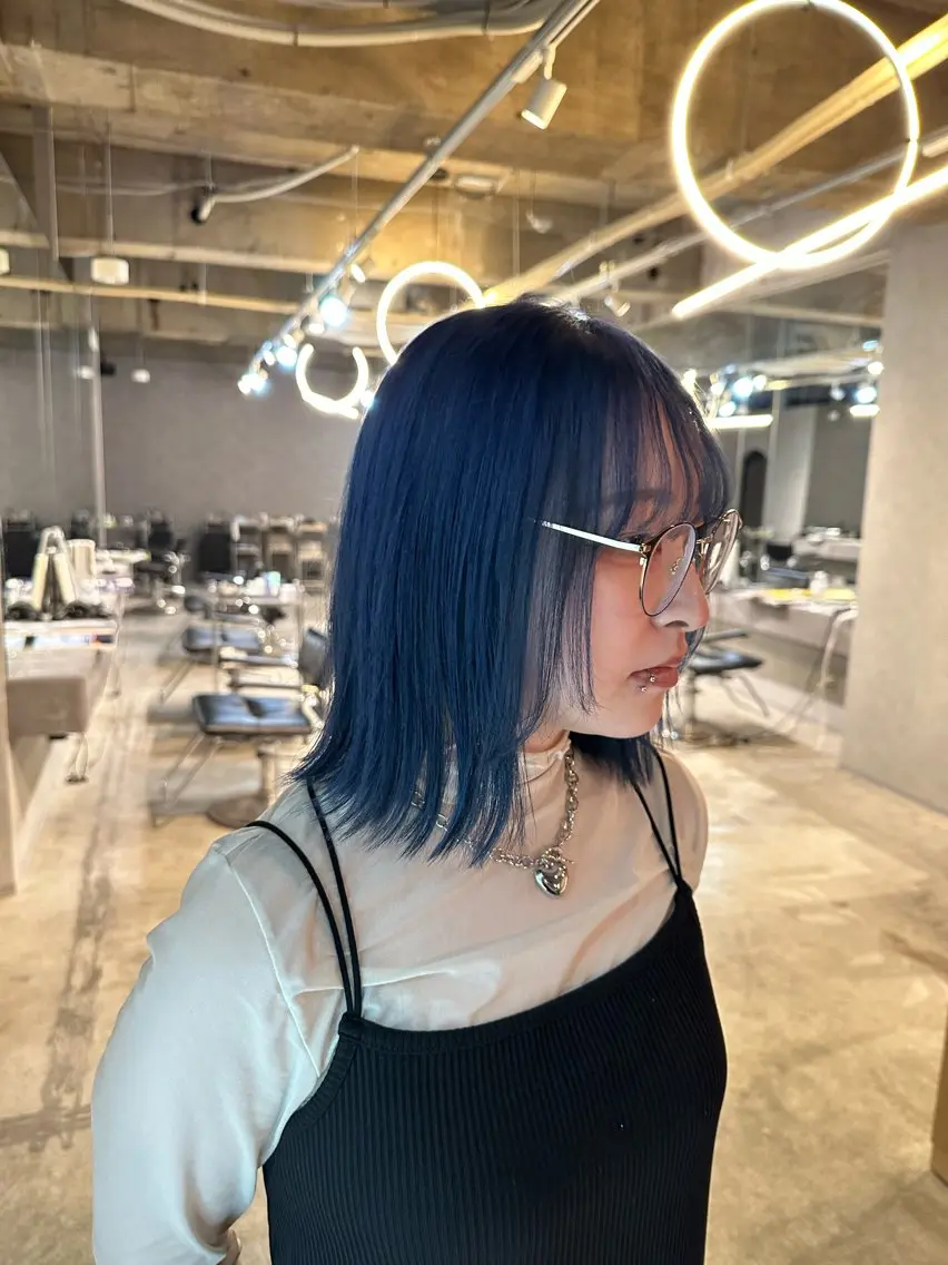 ミディアム カラー ブリーチ ブルーカラー デザインカラー ネイビーカラー 髪質改善 /ハナオカユウキの眉毛・アイブロウイメージ