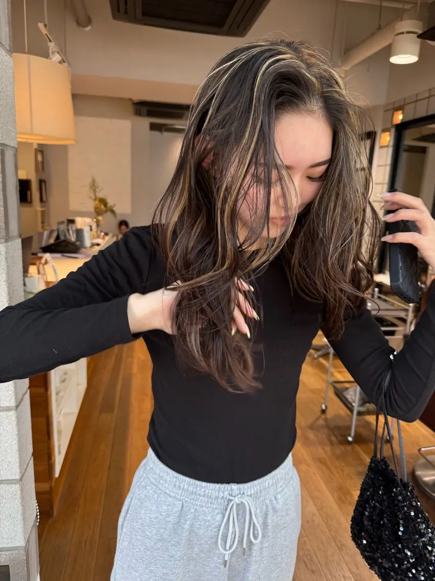ロング ハイライト ヘアカラー 松本 夏海のヘアスタイル