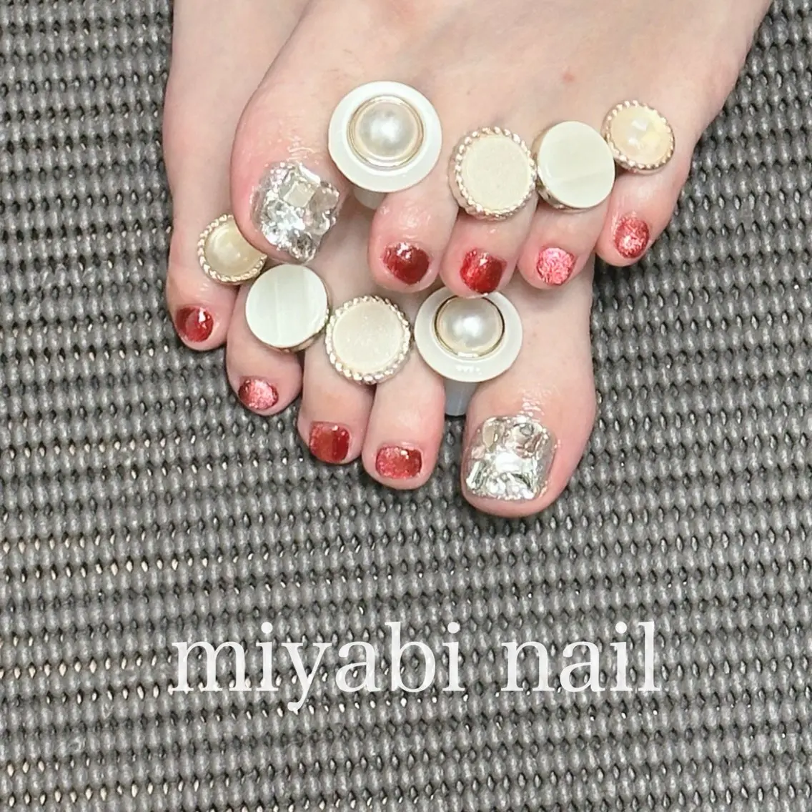 ネイル フットネイル ジェルネイル マグネットネイル 赤色 フットネイル miyabi nail 桂川駅近くのネイルデザイン