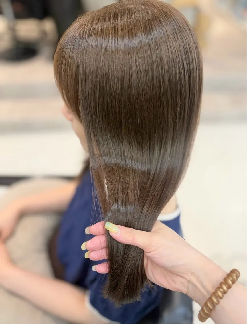 ミディアム カット ヘアカラー MANA |ベージュカラーのヘアスタイル