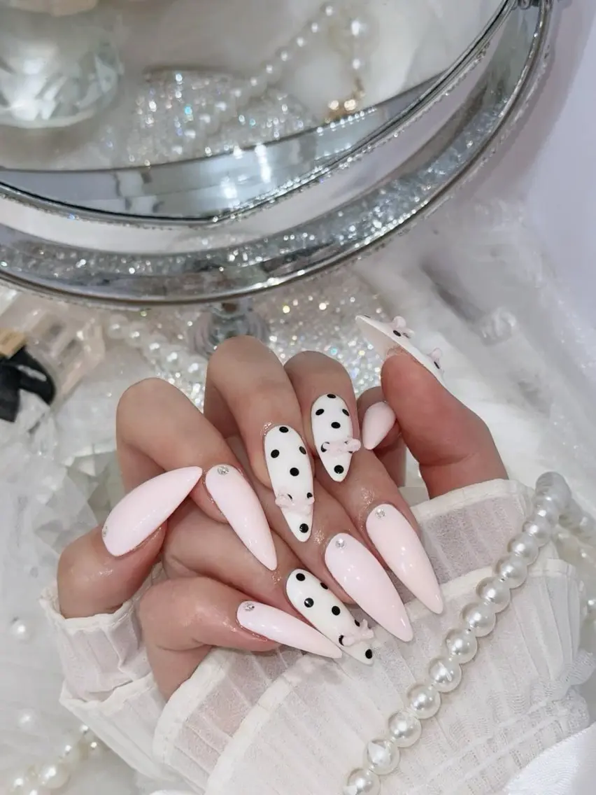 ネイル フレンチネイル キラキラネイル 韓国ネイル シンプルネイル ワンホンネイル ハンドネイル MEI Nailのネイルデザイン
