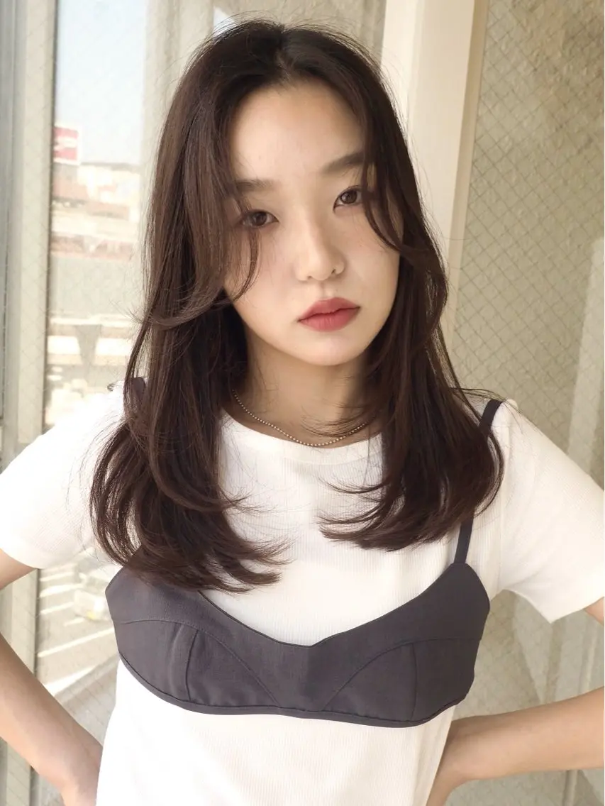 ミディアム カラー ブラウンカラー ダークブラウン くびれヘア レイヤーカット ヘアカラー トリートメント ボブ・レイヤーカット 吉敷航一のヘアスタイル