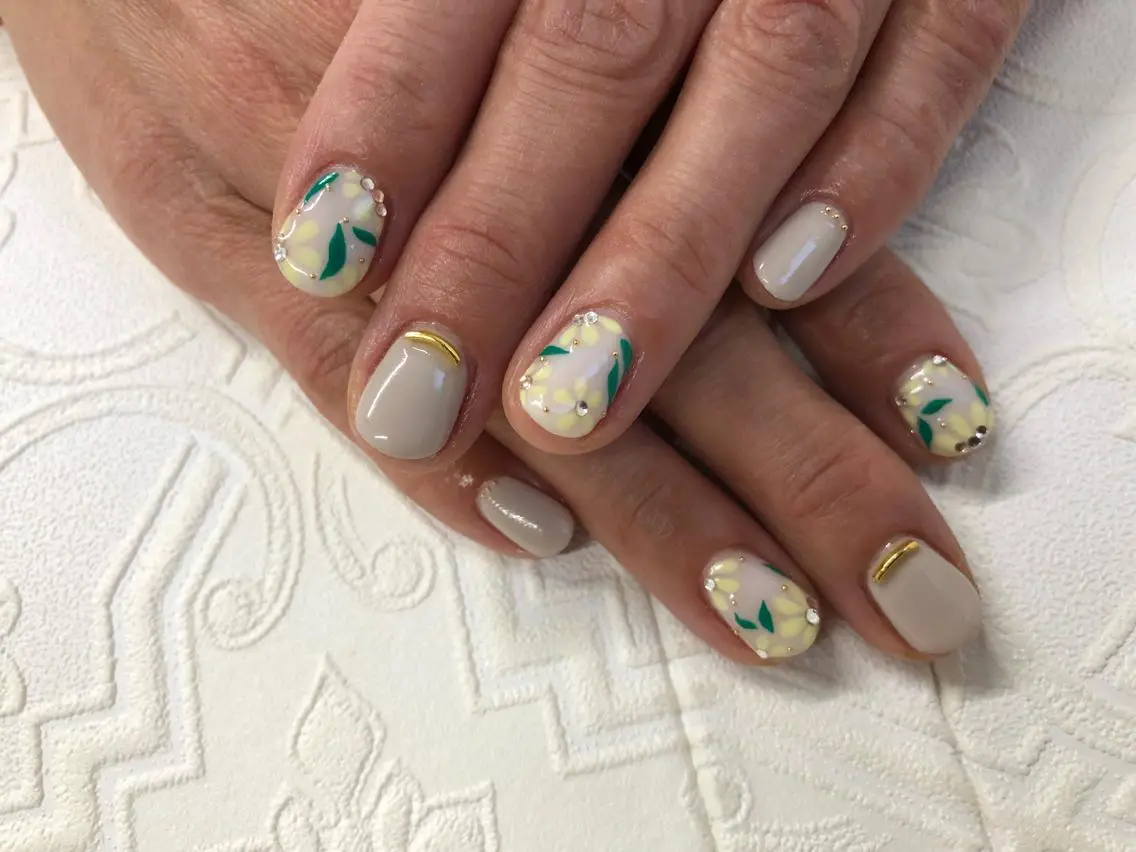 ネイル アートネイル クリアネイル 持ち込み ストーンネイル ホワイト Embellir ♡鏡味のその他イメージ