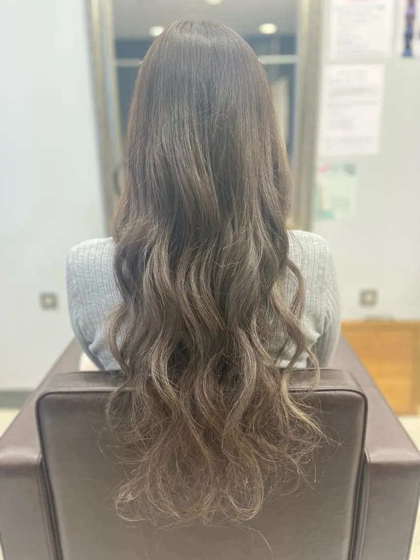 ロング カラー ハイライトカラー ハイライト 産休の為お休みです! 小島凜のヘアスタイル