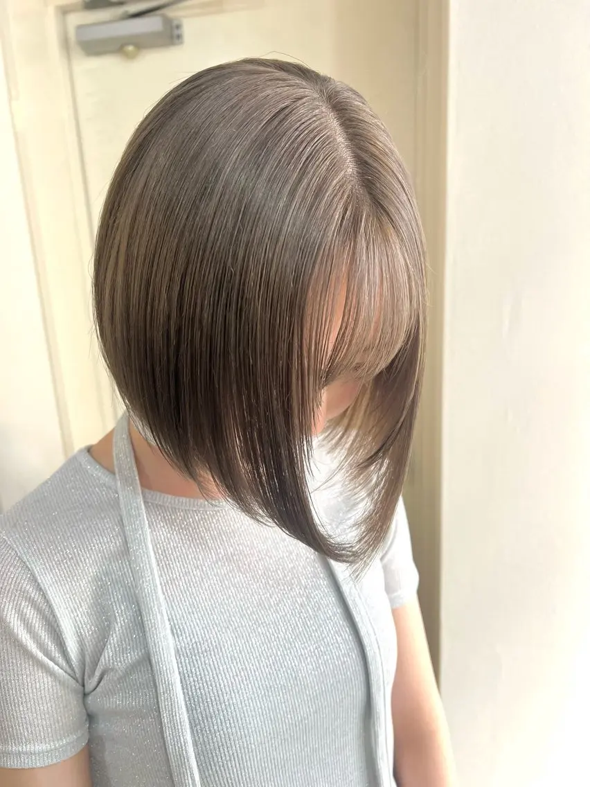 カラー ブリーチ グレージュ Sherry/R 三川町 ayakaのヘアスタイル