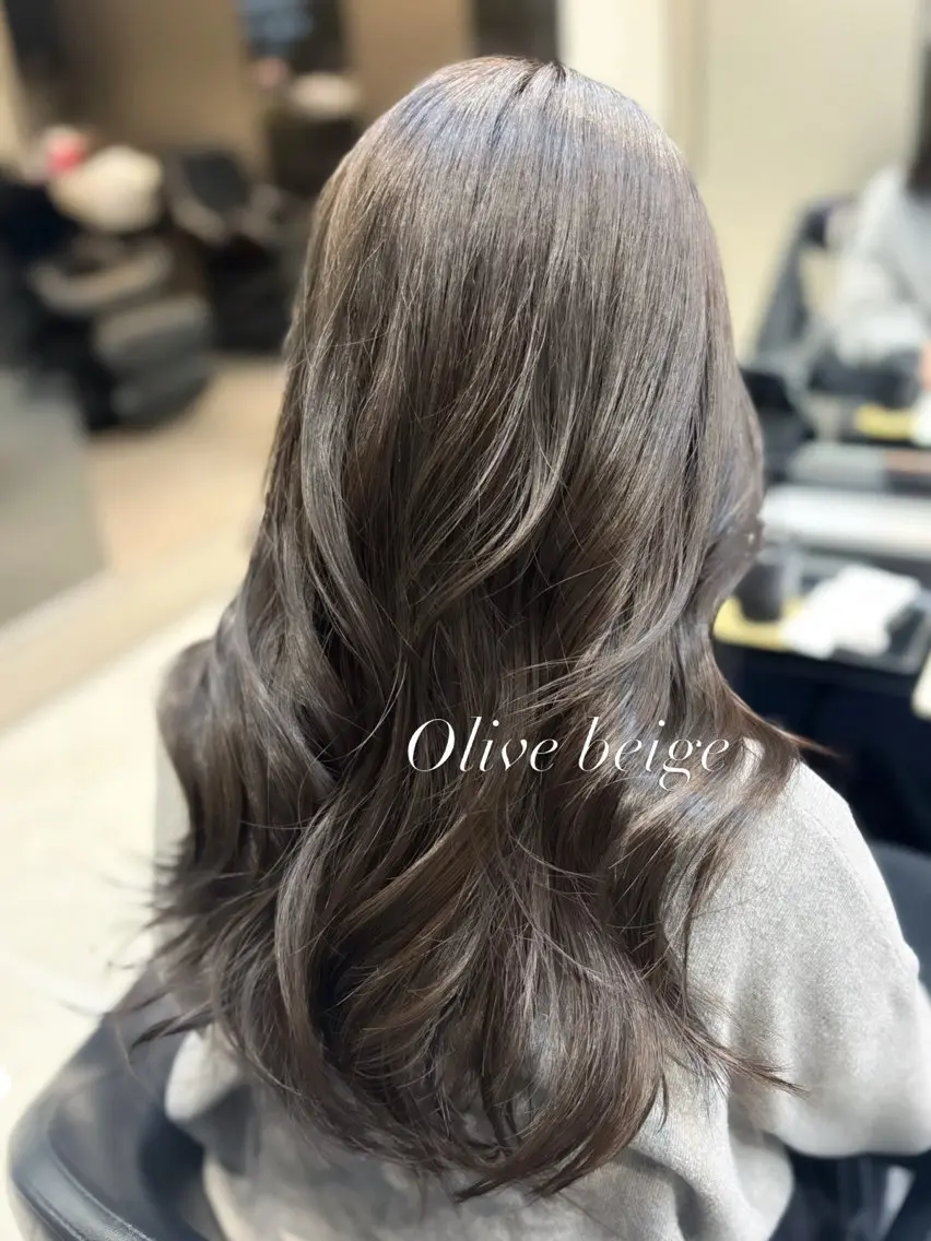 ロング 秋屋 美々梨のヘアスタイル