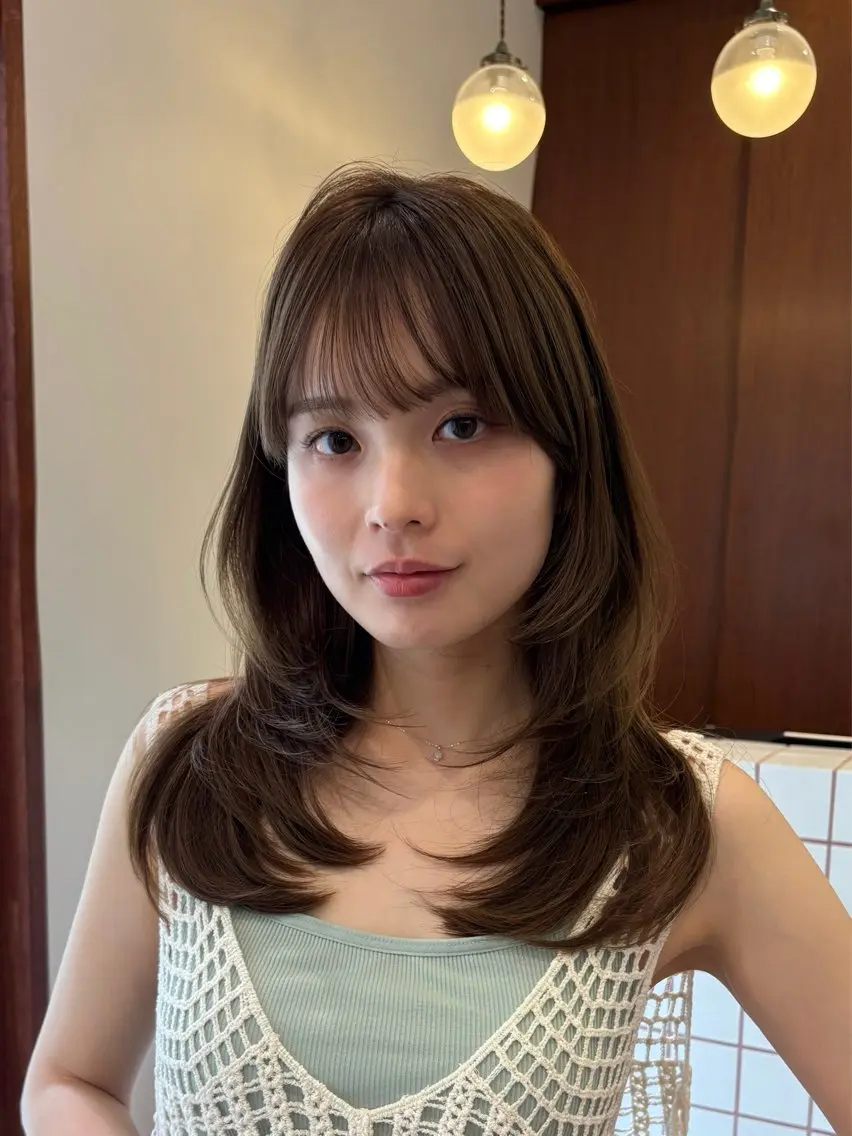 セミロング カット 立川 🫧 ブリーチ 艶髪カラー🧸✨️のヘアスタイル