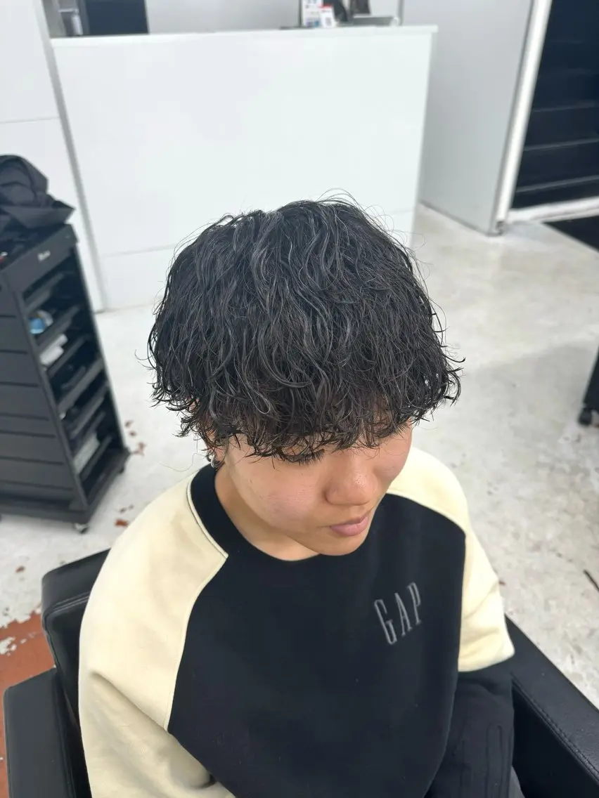 ショート パーマ メンズ メンズパーマ 波巻きパーマ スパイラルパーマ カット パーマ 柏メンズカットパーマ NO.1タイチのヘアスタイル