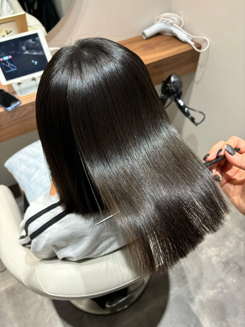 ミディアム カット 縮毛矯正 トリートメント 美髪ヘア 🤍erikaのヘアスタイル