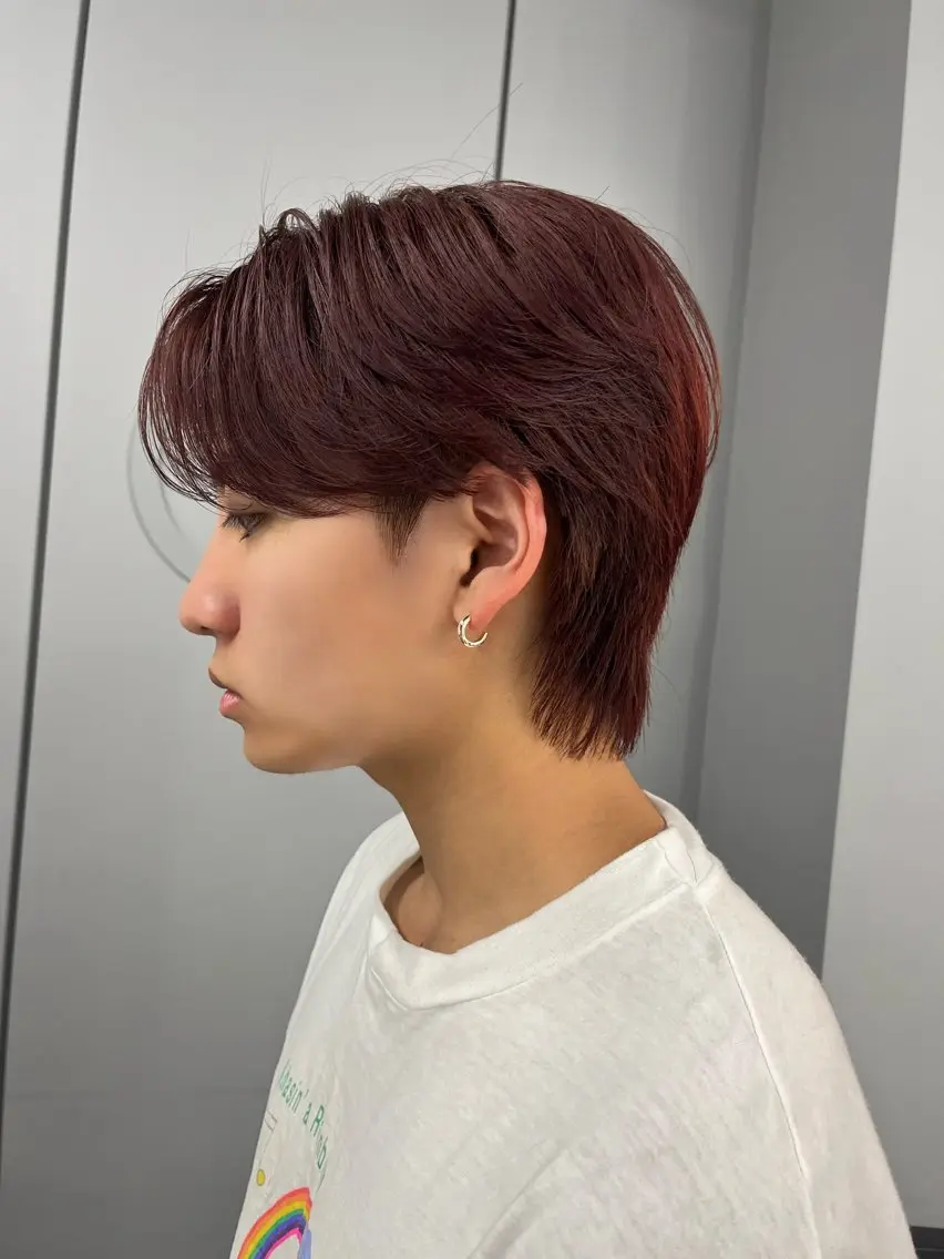 カラー メンズ センターパート レッドカラー カット ヘアカラー トリートメント アイカ🐺 メンズ韓国ヘアのヘアスタイル