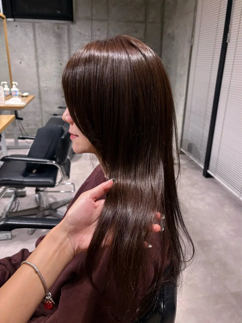 ロング カット ヘアカラー ︎︎ HINAのヘアスタイル
