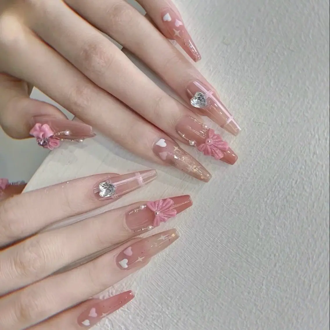 ネイル ジェルネイル ハート キラキラネイル 韓国ネイル ロングネイル ハンドネイル Blingg NailStudioのネイルデザイン