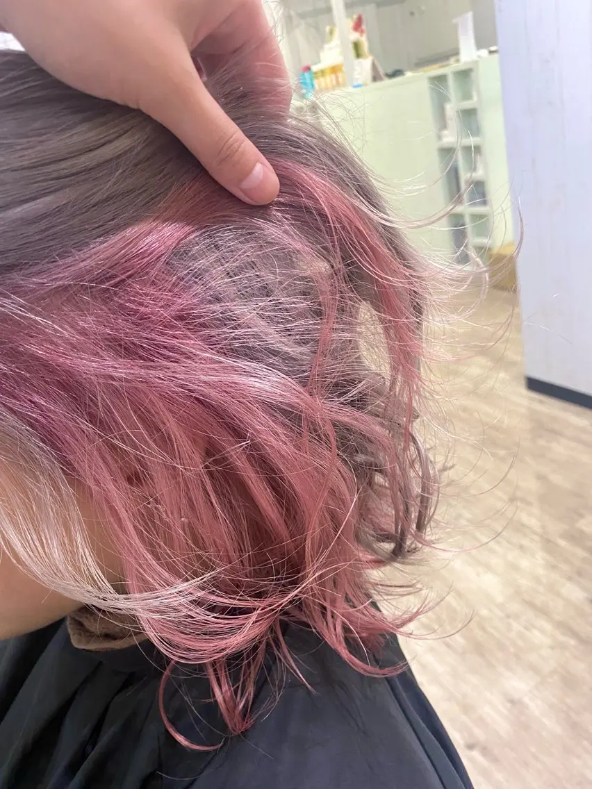 ショート カラー ピンクカラー ホワイトピンク 桑原 由理のヘアスタイル