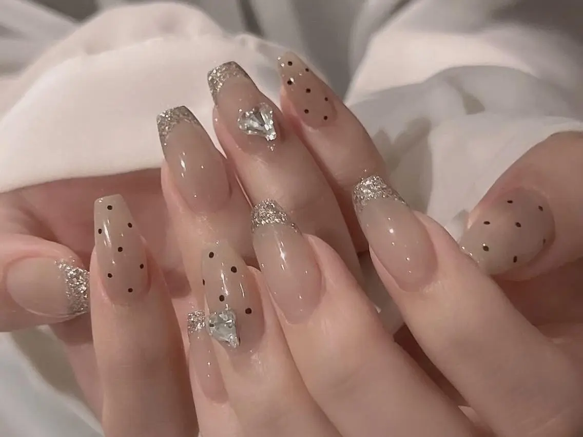 ネイル ストーンネイル 🎀Best Nail🎀のネイルデザイン