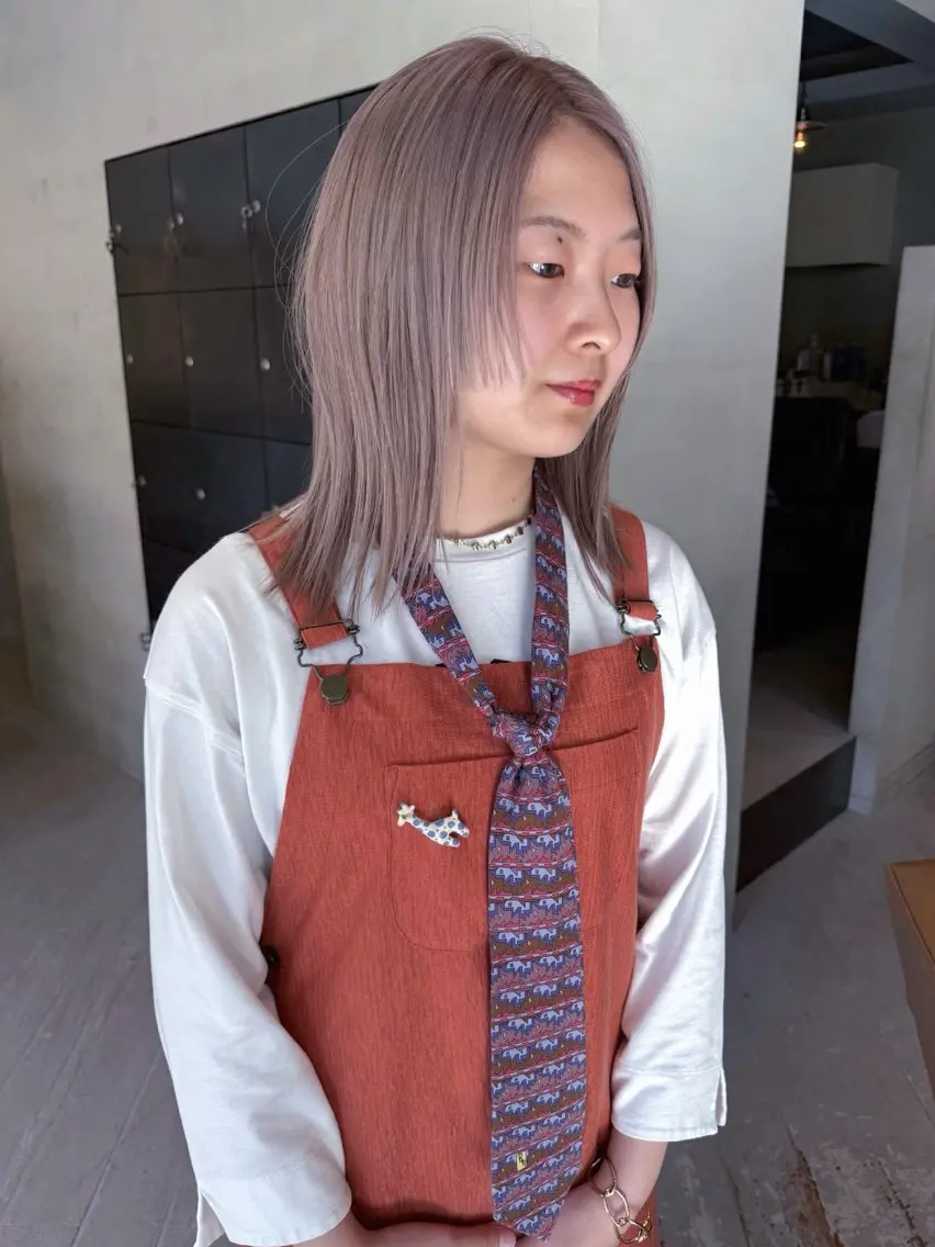 ミディアム カラー ブリーチ ケアブリーチ グレージュ ハイトーンカラー カット ヘアカラー レイヤー / ボブ/ ハイトーン/sakiのヘアスタイル