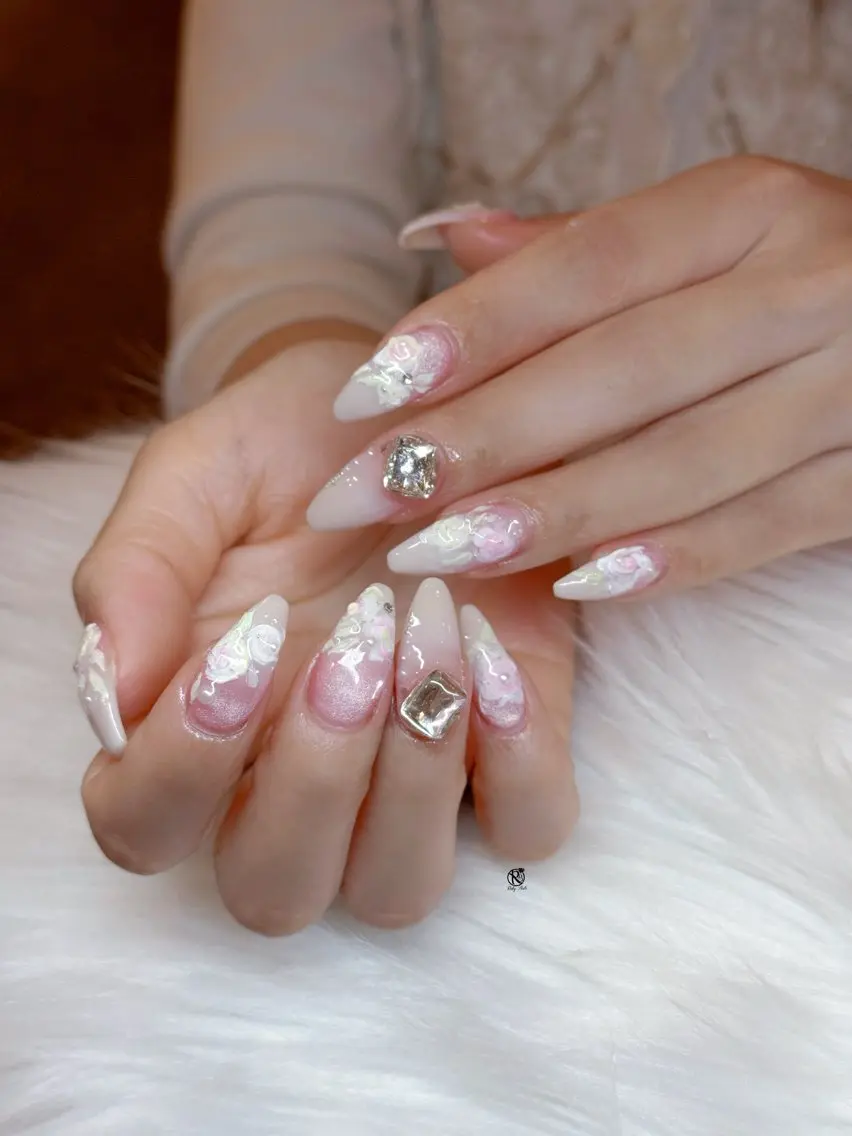ネイル チークネイル ドット フレンチネイル グラデーション ハート ハンドネイル Ruby Nail 霞ヶ関店のネイルデザイン