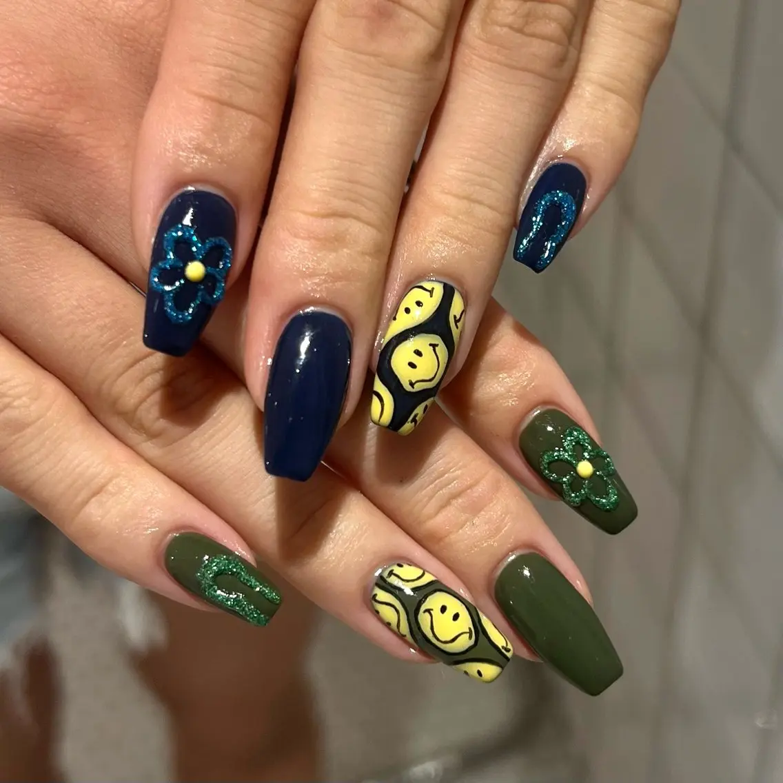 ネイル SHELLNAIL しおりのネイルデザイン