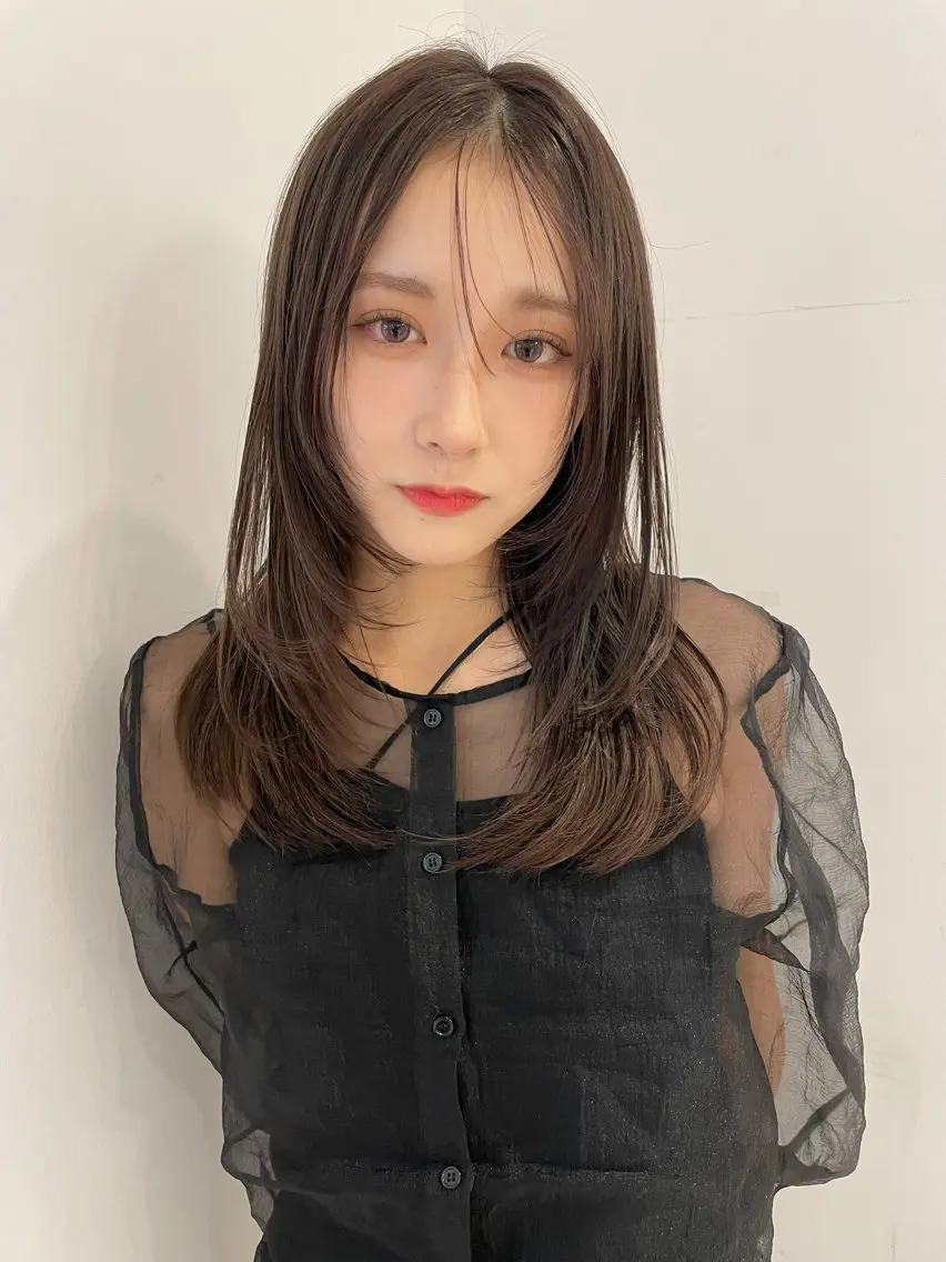 セミロング カラー 韓国風ヘア レイヤーカット レイヤーカット、 大人可愛い　中村美羅のヘアスタイル