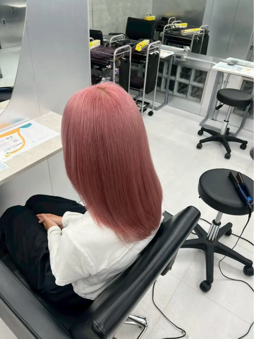 セミロング カラー 🌈推し活ハイトーン 💫荒川結星のヘアスタイル