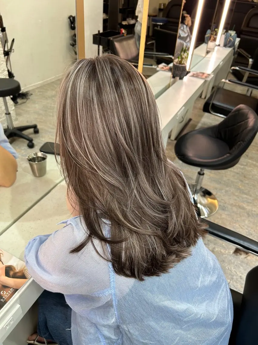 ロング カラー ハイライトカラー ハイライト カット ヘアカラー トリートメント レイヤーカット BLend 渋谷のヘアスタイル