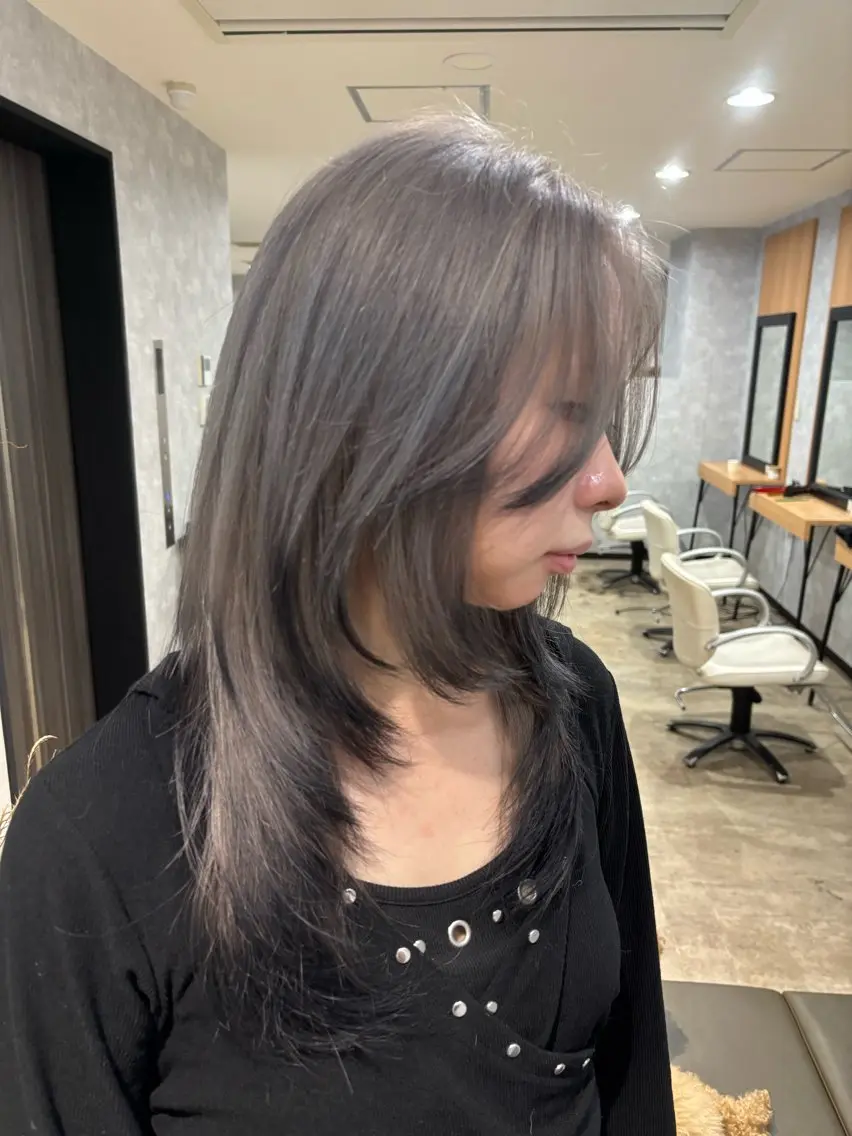 セミロング カラー カット ヘアカラー トリートメント 🌐NATSUMI 🌐【寒色カラー】のヘアスタイル