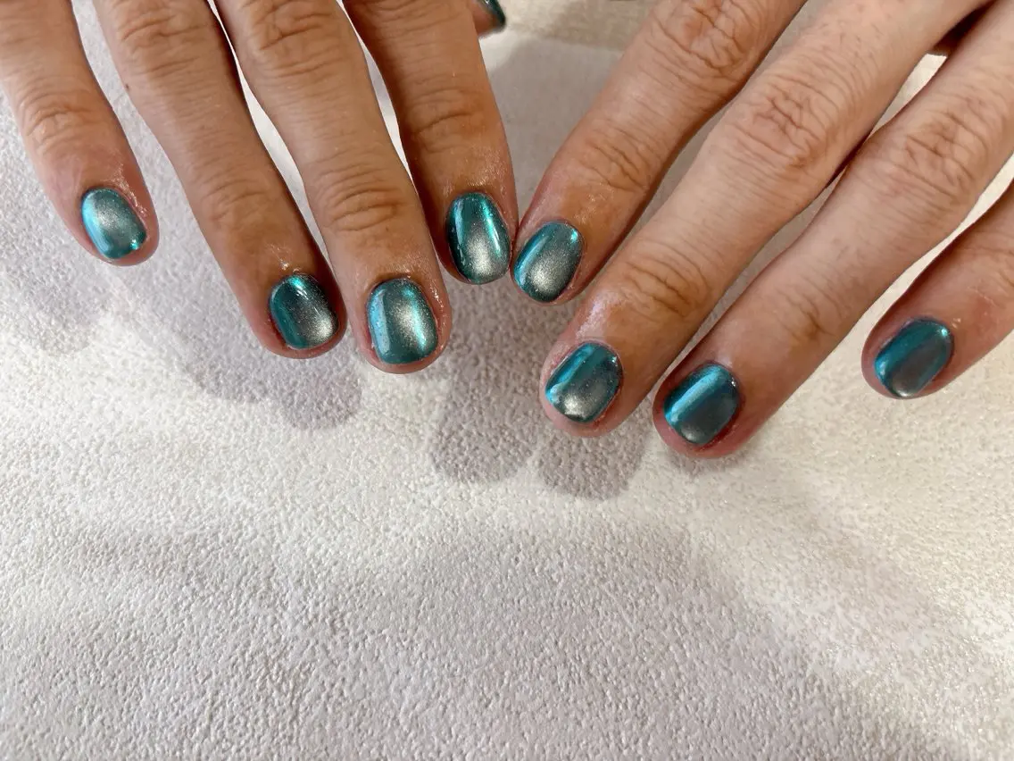 ネイル オーロラネイル フットネイル フレンチネイル ジェルネイル マグネットネイル ハンドネイル kiki nail &brow二子玉川のネイルデザイン