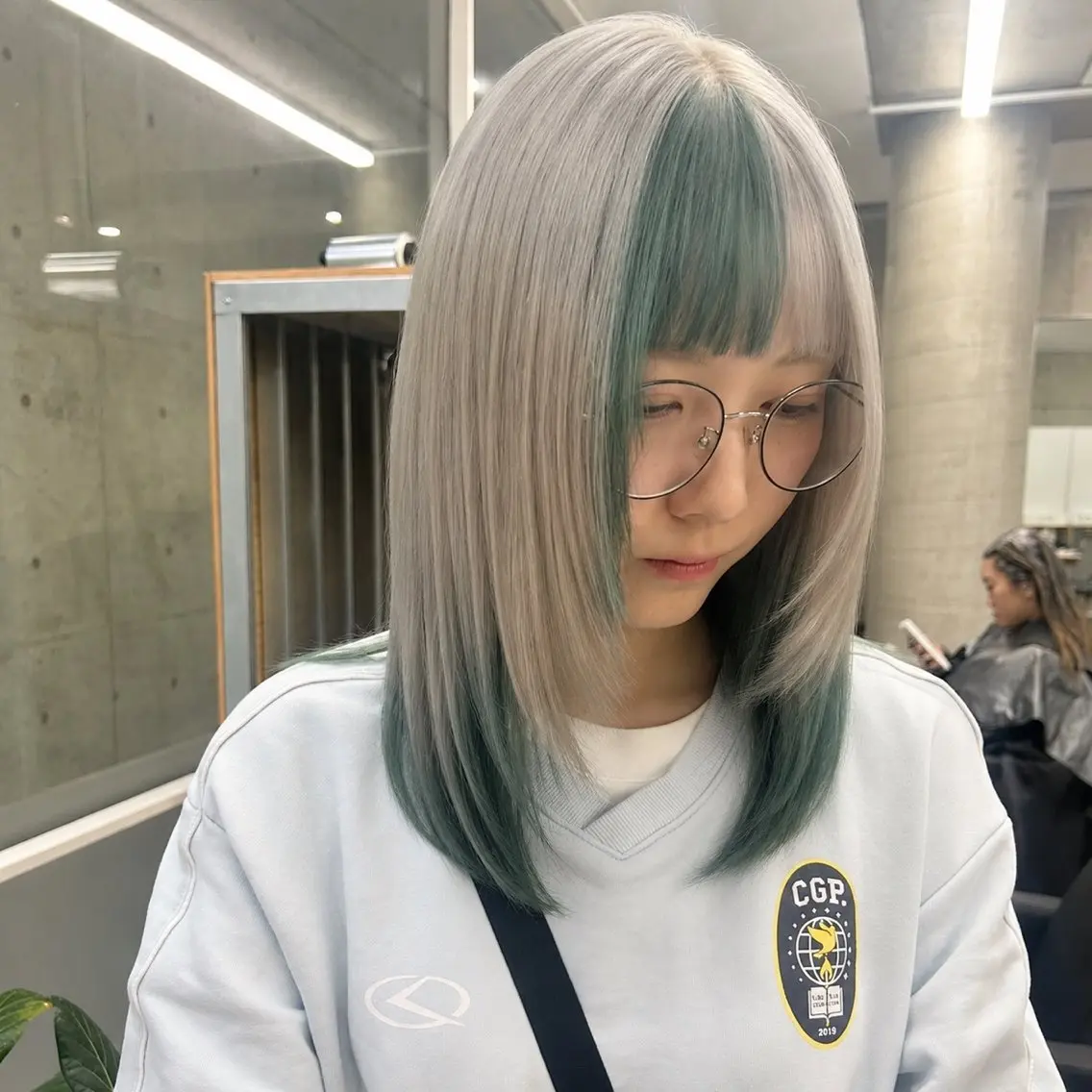 セミロング カラー カット ヘアカラー トリートメント Acchon/心斎橋 💚ダブルカラーのヘアスタイル