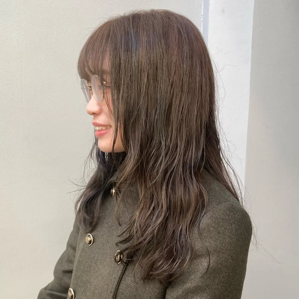 セミロング カラー ベージュカラー ブリーチ ブリーチなしカラー オリーブベージュ ヘアカラー トリートメント レイヤーカット🪄 ヘアセット🪄シホのヘアスタイル