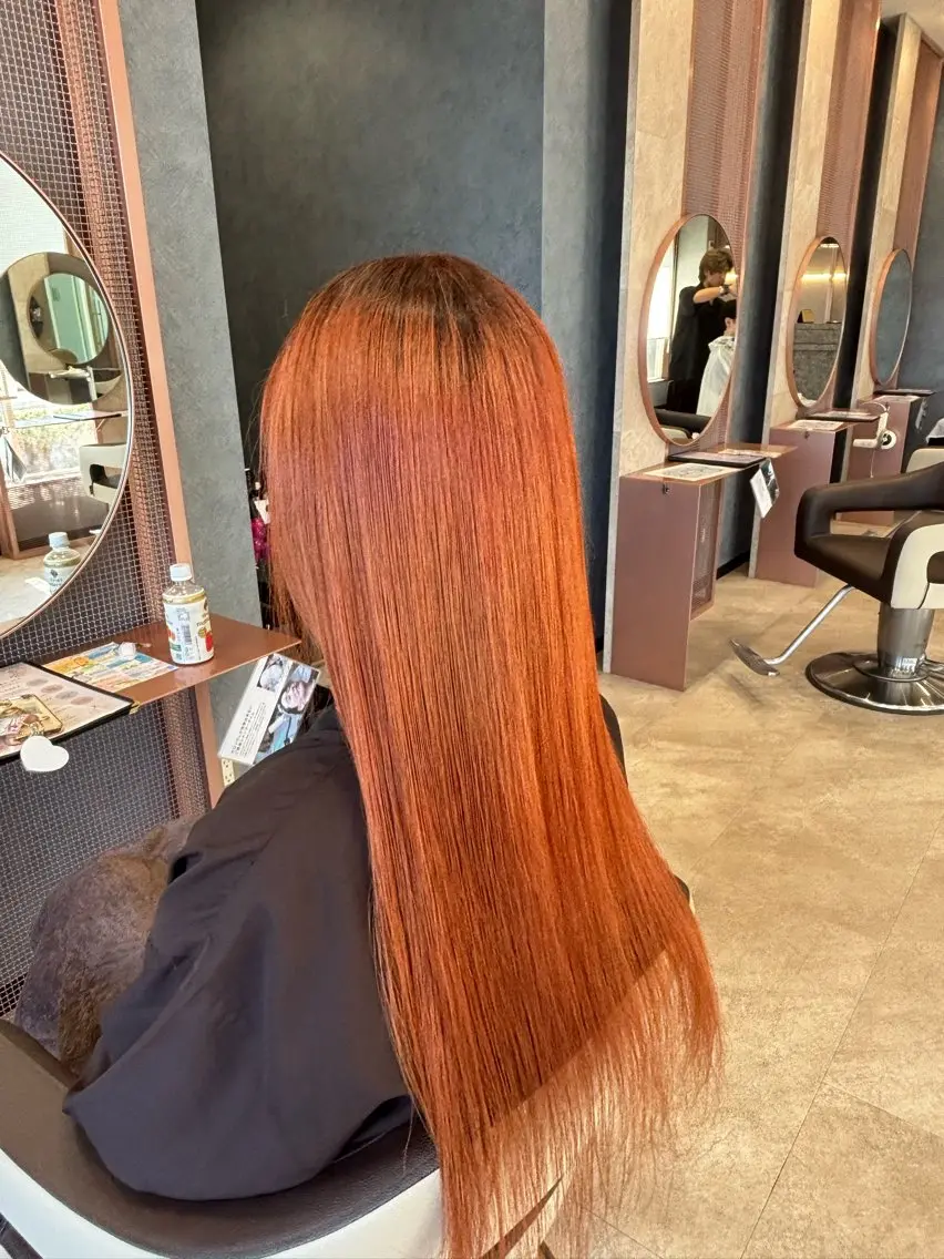 ロング オレンジブラウン 新酒 麗都のヘアスタイル