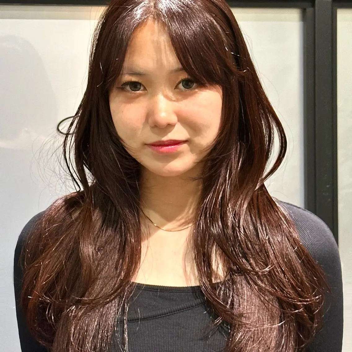 セミロング カラー ボルドーカラー ブラウンカラー マエダルイ🌐 レイヤースタイルのヘアスタイル