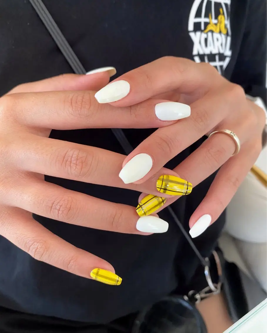 ミディアム 🦋Nail Amo🦋のネイルデザイン