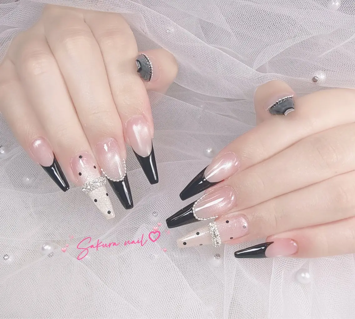 ネイル オーロラネイル クリアネイル フラッシュネイル フレンチネイル ジェルネイル ハンドネイル Sakura Nail Salonのネイルデザイン