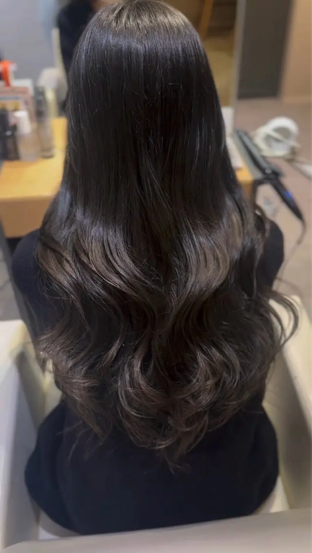 ロング カラー 平尾 樹里のヘアスタイル