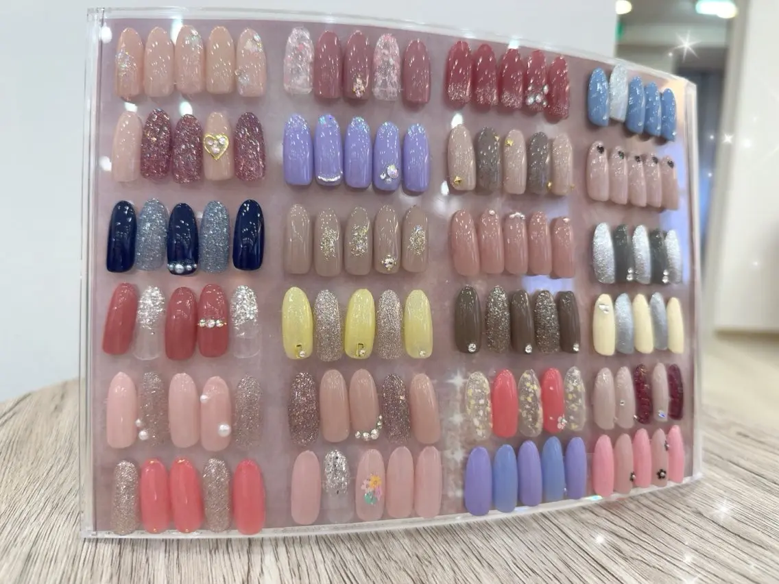 ネイル シンプルネイル ストーンネイル Emona Nailのネイルデザイン