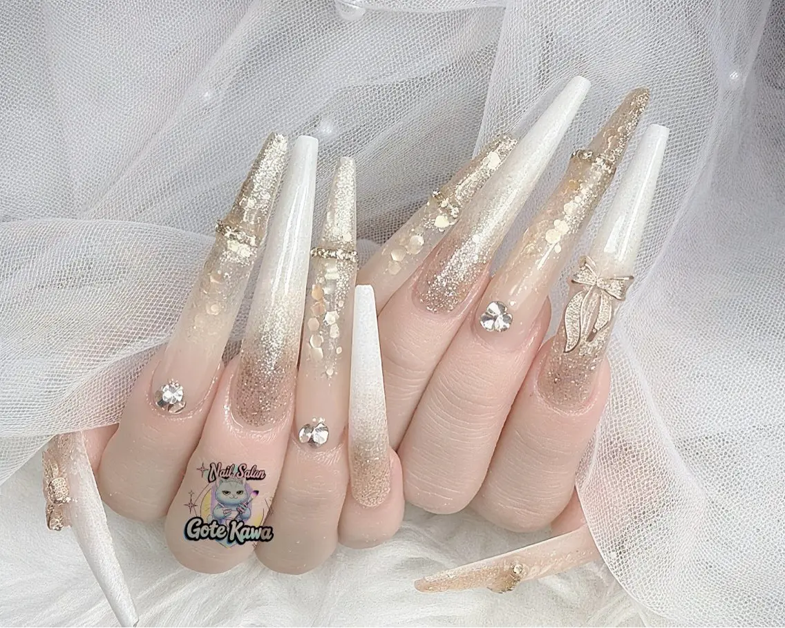 ネイル グラデーション ホログラムネイル キラキラネイル ロングネイル リボン ハンドネイル ハンドケア Gote Kawa nail salonのネイルデザイン