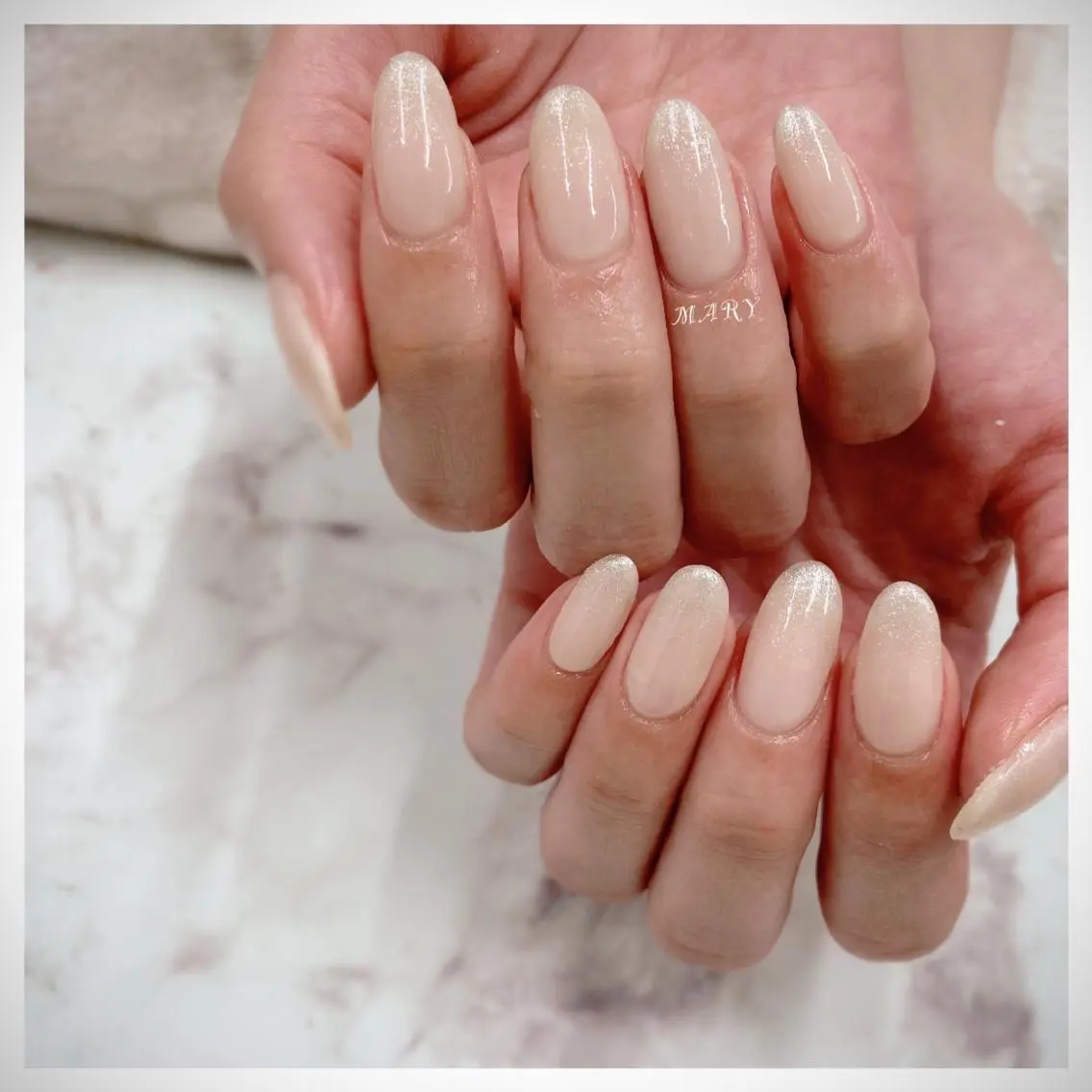 ネイル ラメ(グリッター) ニュアンスネイル ワンカラーネイル シンプルネイル ホワイト ハンドネイル Mary nail .narumiのネイルデザイン