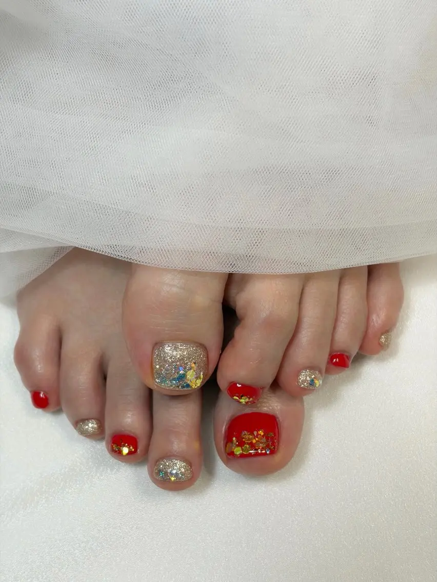 ネイル フットネイル キラキラネイル ラメ(グリッター) 赤色 フットネイル iro+ nailのネイルデザイン