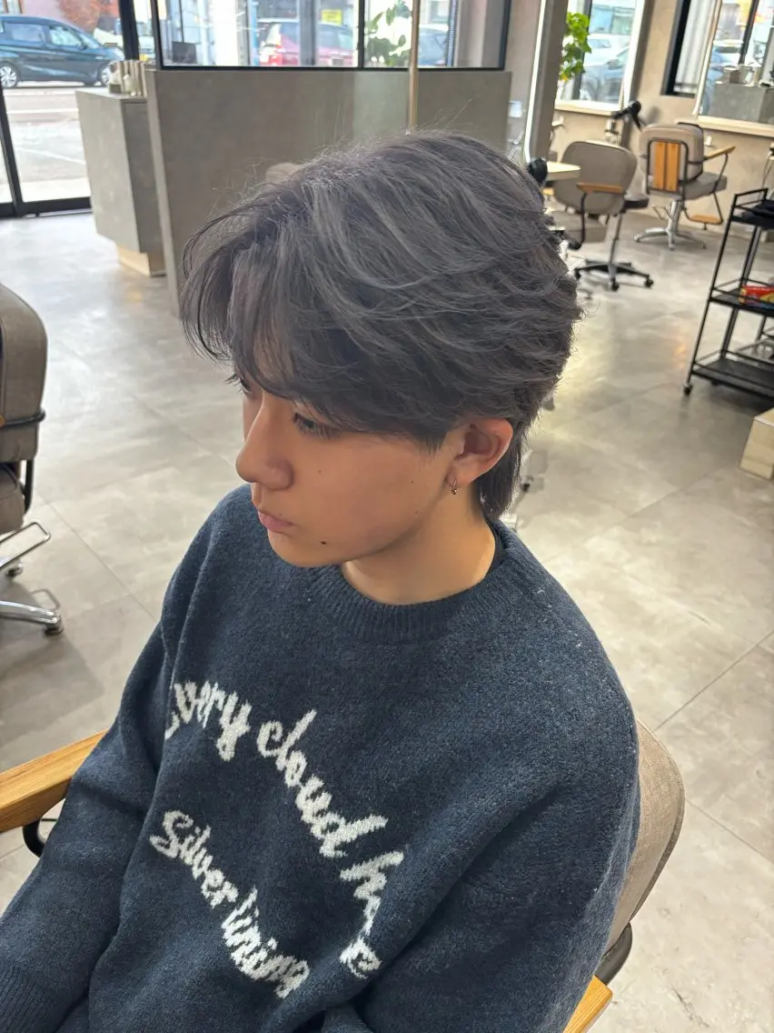 カラー メンズ センターパート メンズハイトーン マッシュウルフ マッシュ メンズパーマ カット ヘアカラー トリートメント 長谷川 湧のヘアスタイル