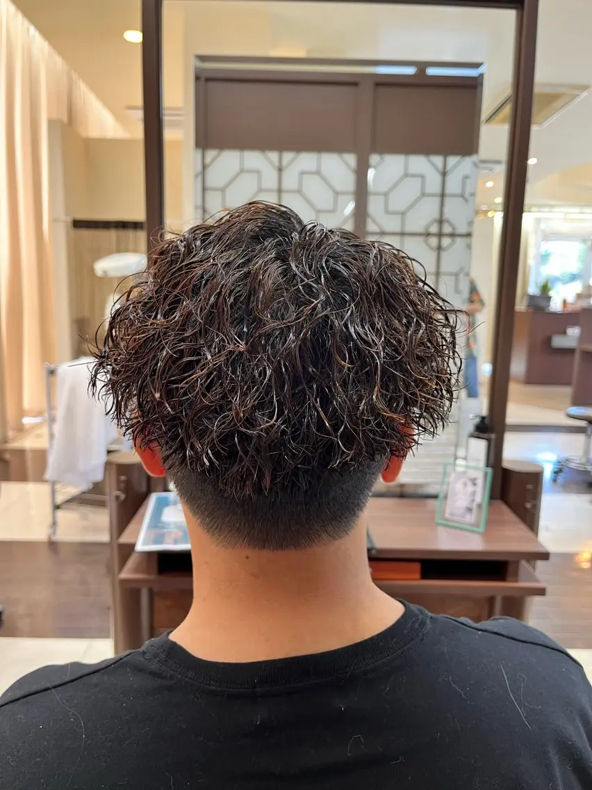 ショート パーマ メンズ センターパート メンズパーマ ツイストスパイラルパーマ スパイラルパーマ 🧊メンズ特化🧊 高木航希のヘアスタイル